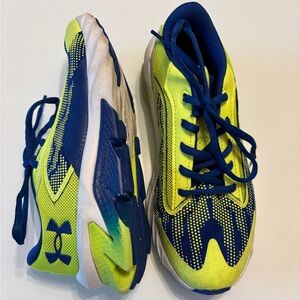 Under Armour Blue and Yellow Sneakers Dynamic Design